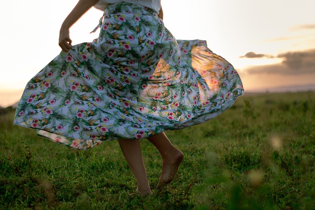 hedge-7671752_640 Girl dancing in a field of wild flowers